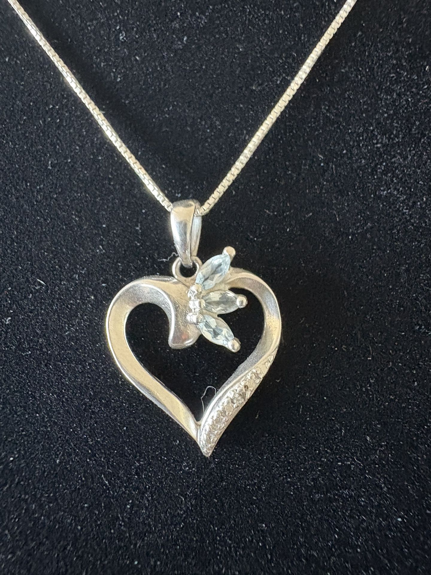 Sterling Silver Topaz And Diamonds Heart Pendant/necklace
