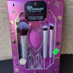 NEW in BOX...REAL TECHNIQUES by Sam & Nic