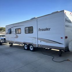 2005 Prowler 30ft Travel Trailer 