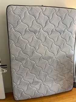 Mattresses queen and full (10 inch each)