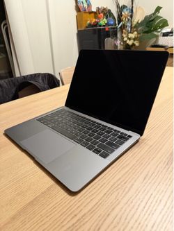 MacBook Air 2018 128gb Storage, 8gb RAM