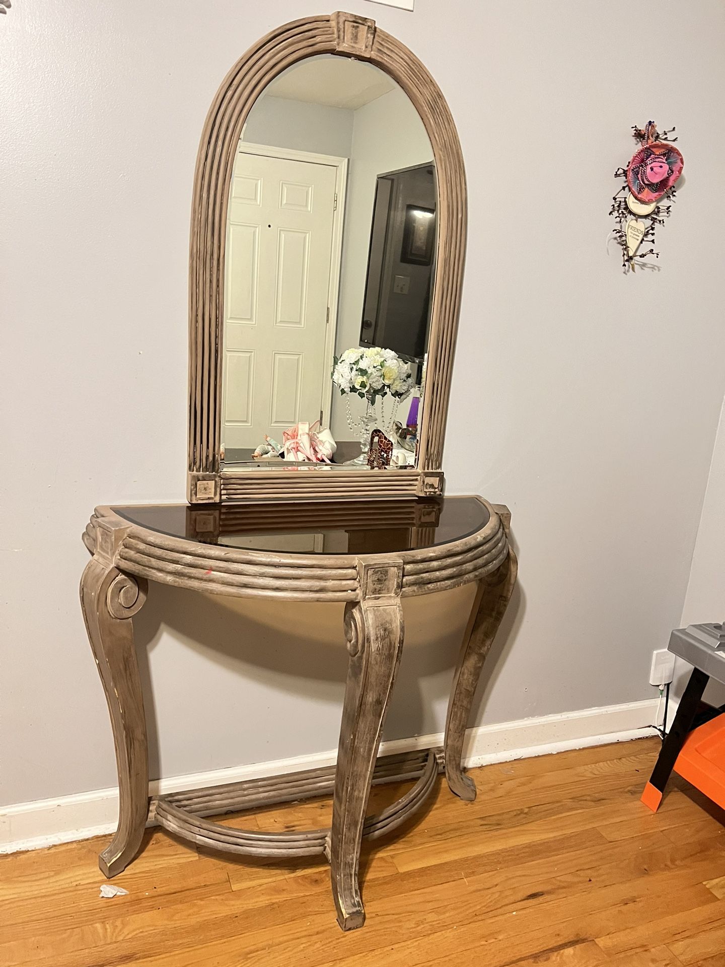 Entryway Table Whit Mirror