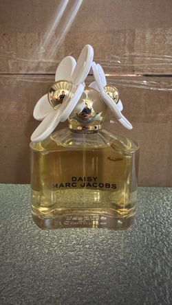 Marc Jacobs Daisy Eau de Toilette Spray, 3.3 oz.