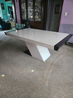 Modern White Gloss Dining Table with Dark Trim