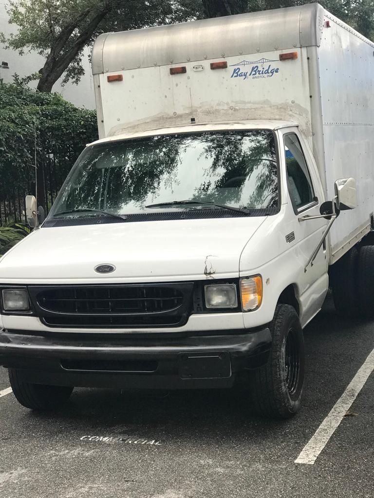 Ford E-350 Truck