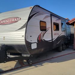 2015 Travel Trailer With Pop Out. 