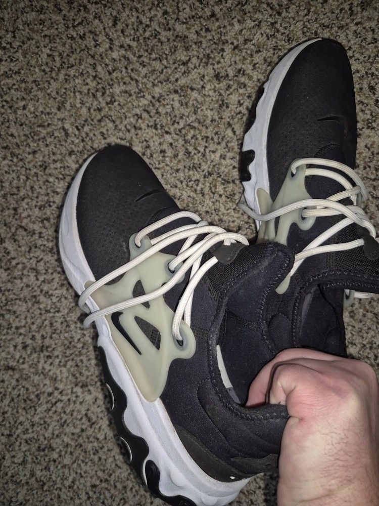 Nike tennis shoes