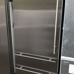Viking 36”Wide Built In Stainless Steel Bottom Freezer Refrigerator 7Series