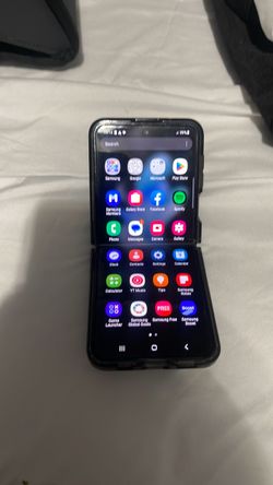 SAMSUNG ZFLIP 4 FOLDING FULLY UNLOCKED ANY SIM BETTER THAN IPHONE GOOGLE PIXEL IPAD