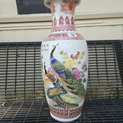 Vintage Chinese Peacock 🦚 1900 Era Rare Porcelain Vase