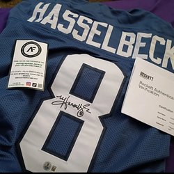 Matt Hasselbeck Signed Jersey (Beckett Witnessed)