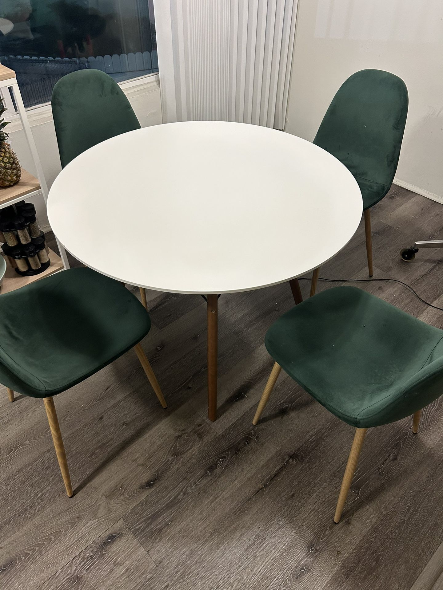 Round White Dining Table