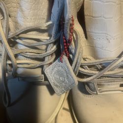 Timberline Boot White Size 5 