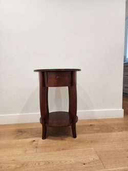 Round Accent Table / Nightstand