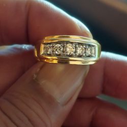 Beautiful Diamond 14k Men's Ring 