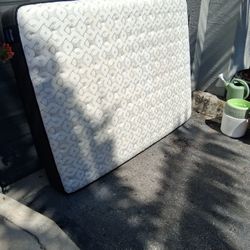 Queen Mattress (clean)