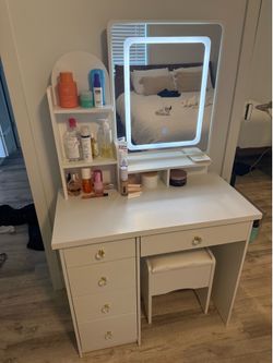 White Makeup Vanity