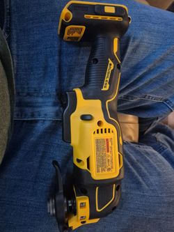 DEWALT 20V Max Brushless Cordless Oscillating Multi-Tool DCS354