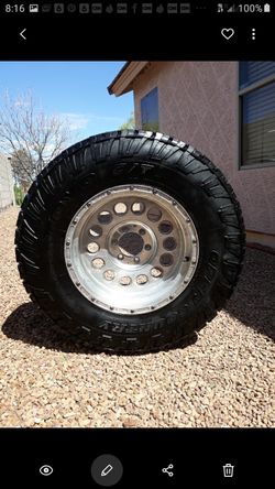 Selling one tire and rim toyo open country 35x12.50x18 good condition 90% $ 90 for both
