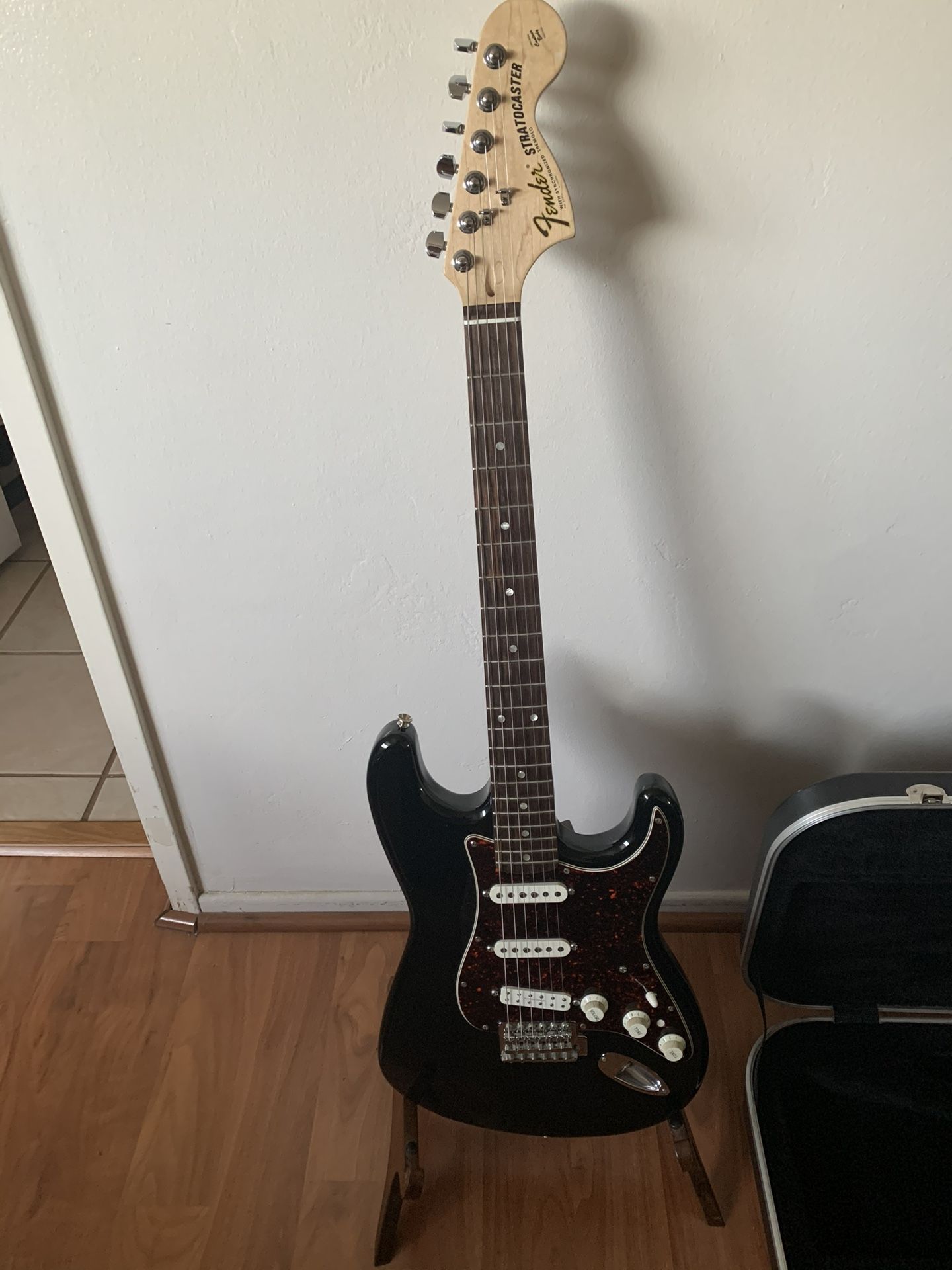 2014 Fender Standard Stratocaster – Made in Mexico – Black / Tortoise – Rosewood – SSS