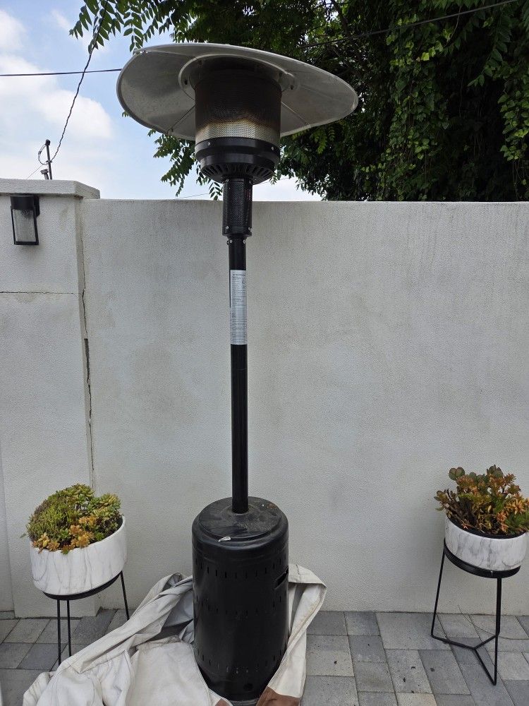 2 Patio Heaters ,2 Covers & 2 heat guards⁸