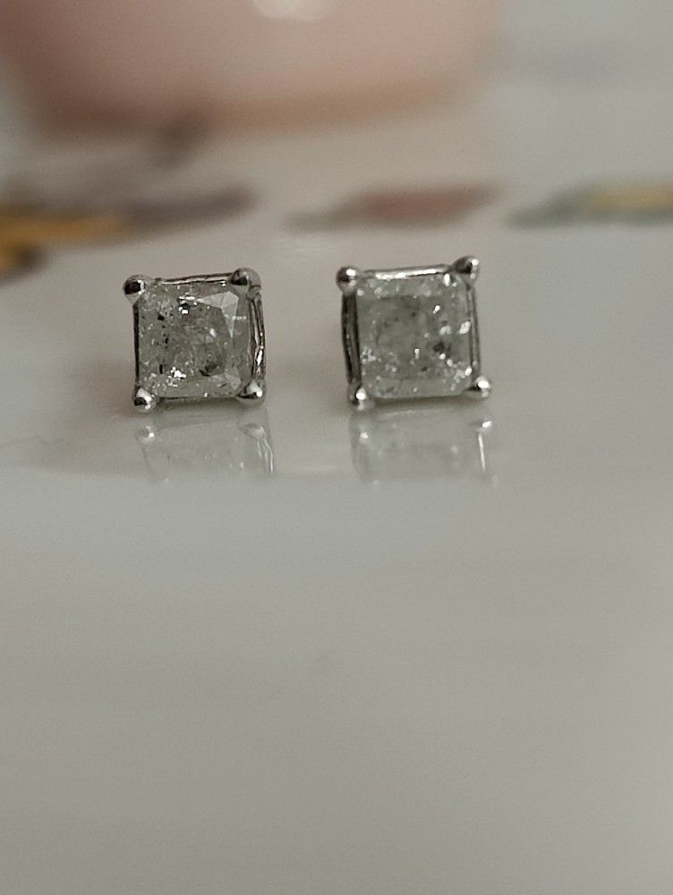 14k White Gold Diamond Earrings