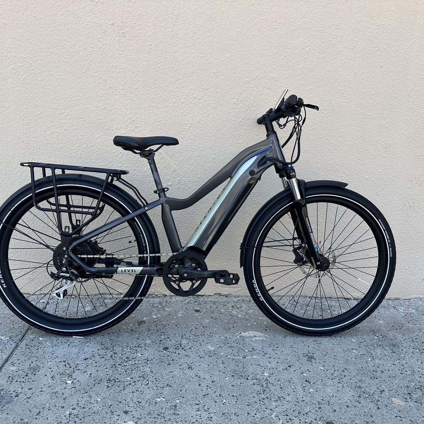 Aventon Level 1 E-bike For Sale.