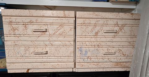 2 dressers
