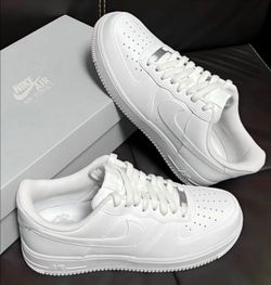 BRAND NEW NIKE AIR FORCE 1