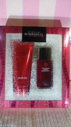 Bombshell perfume victoria's secret set perfume and lotion cream.