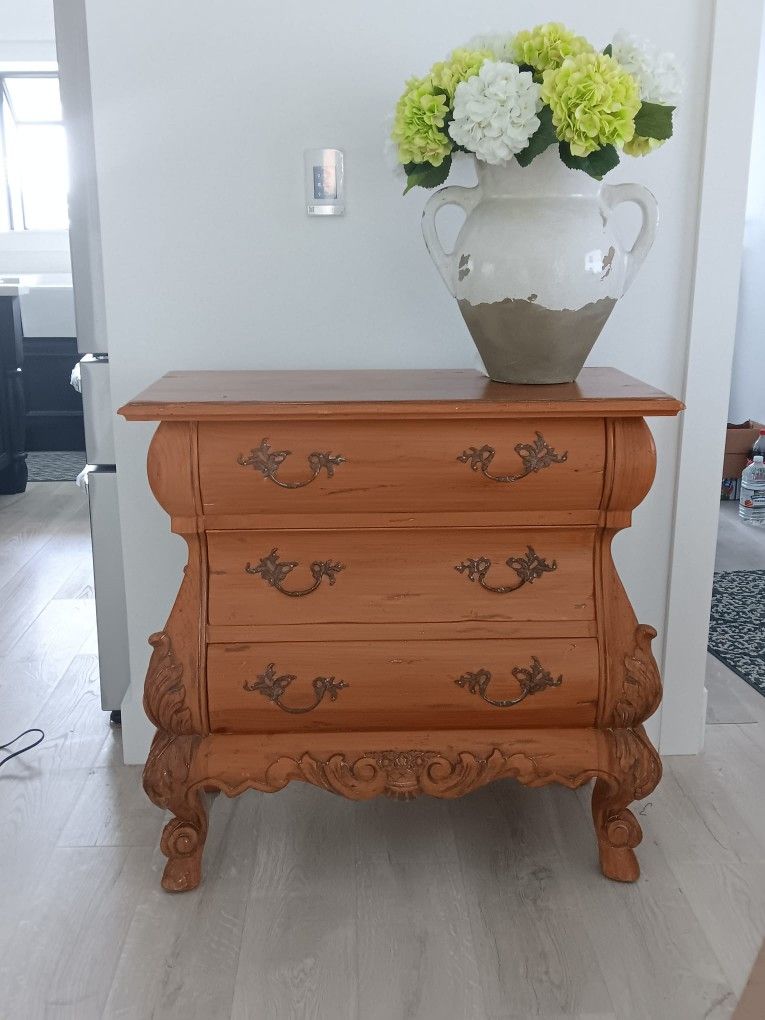 REAL WOOD ANTIQUE DRESSER