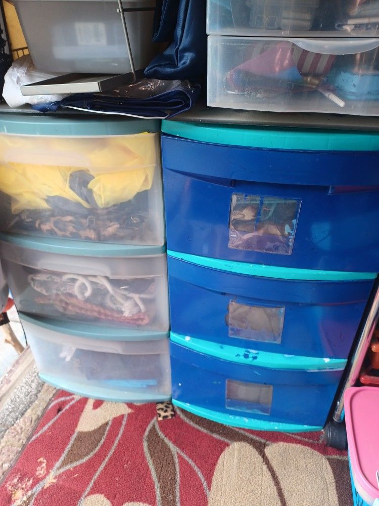 4 Small Plastic Drawers