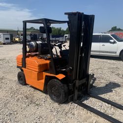 FORKLIFT TOYOTA