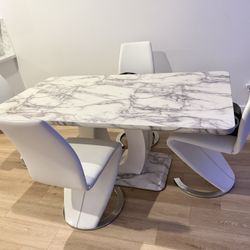 Dinning Table With Set Of 4 Chairs 