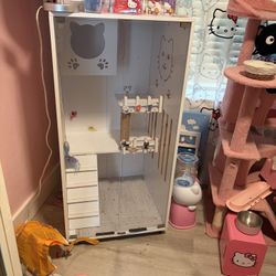 Cat House With Cat Door Like New 