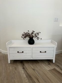 Beautiful sitting bench with storage