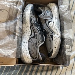 UA Spawn 6 Basketball Shoe Size 13