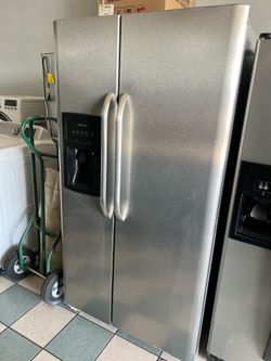 Frigidaire stainless steel refrigerator ( delivery available)