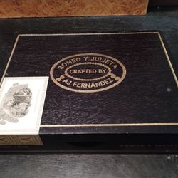 Romeo Y Julieta Cedar Cigar Box AJ Fernandez Toro