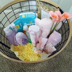 LARGE NEWBORN BABY BASKET A1