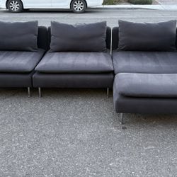 Beautiful Modern Sofa, Couch Modular Sectional ( Delivery Available)