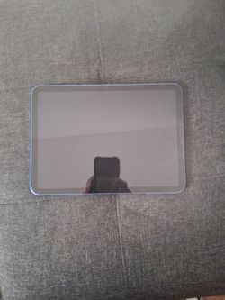 Apple I pad  10 generation  perfect condition  it's got a lock code