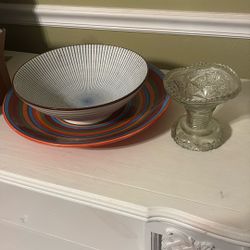 Negotiable Serving Bowl And Tray And Crystal Decor