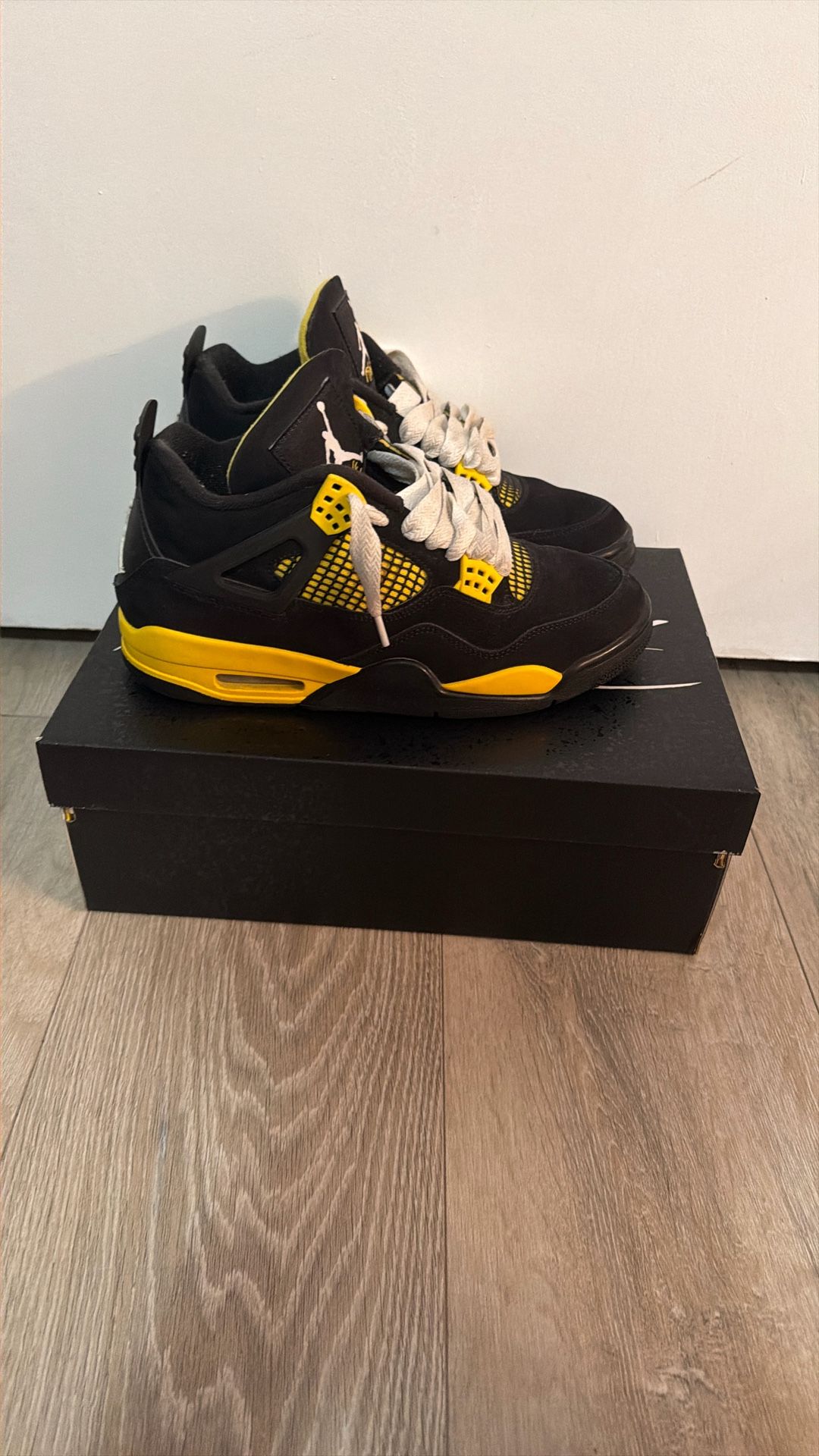 Jordan 4 Yellow Thunder 9.5
