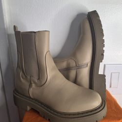  H&M beige or taupe chunky Chelsea boots