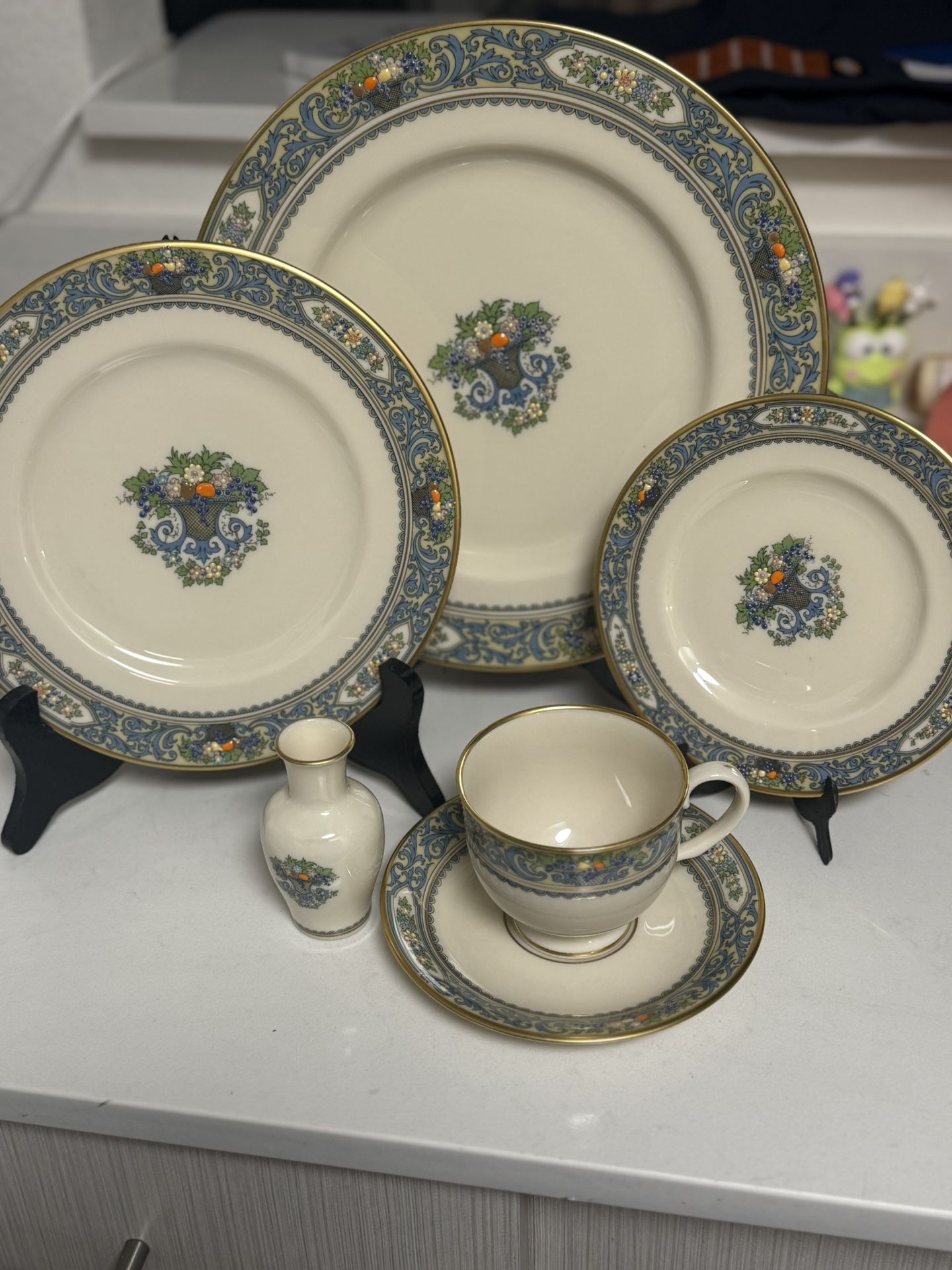 Dinnerware/chinaware