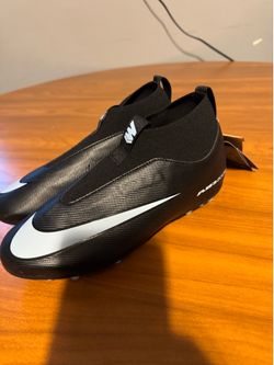 Nike soccer cleats size 6y