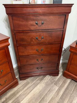 Cherry Wood 5-Drawer Tall Chest Dresser