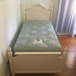 Sealy Posturepedic Mattress and Bed