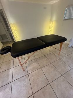 Massage table like new.